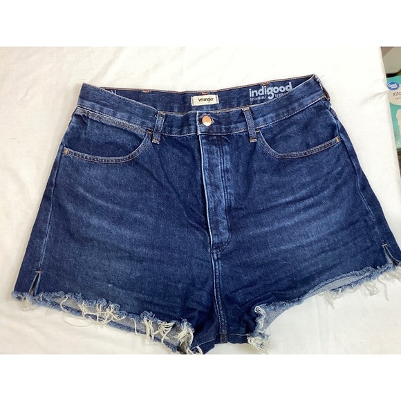 Wrangler Denim Shorts High Waisted Frayed Hem Dark Wash Casual size 32 - Picture 2 of 3